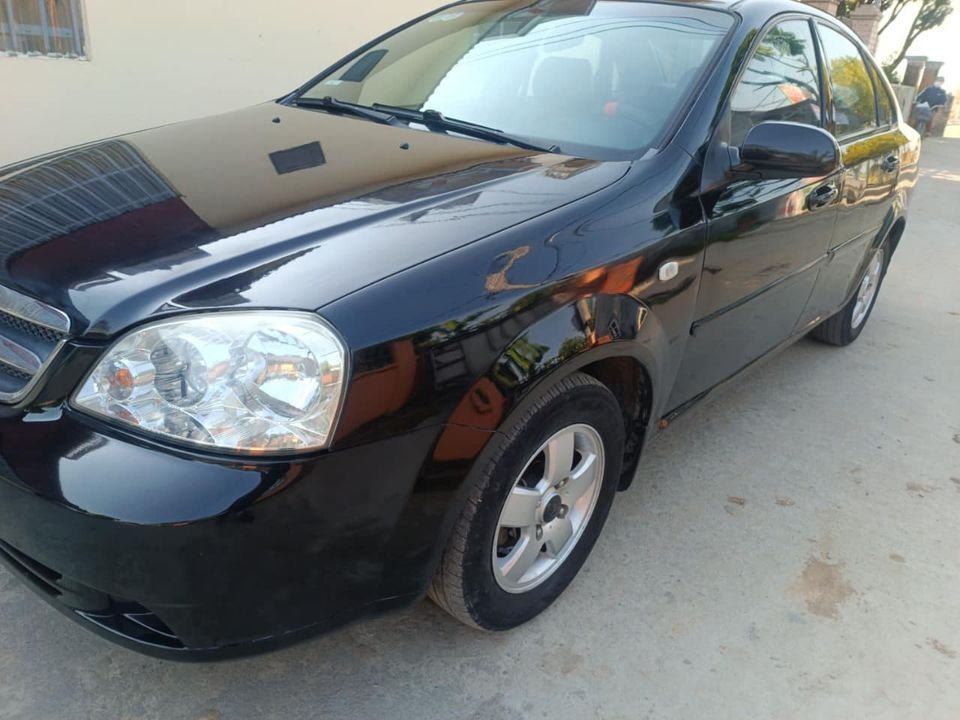 Daewoo Lacetti 2010 - Màu đen số sàn