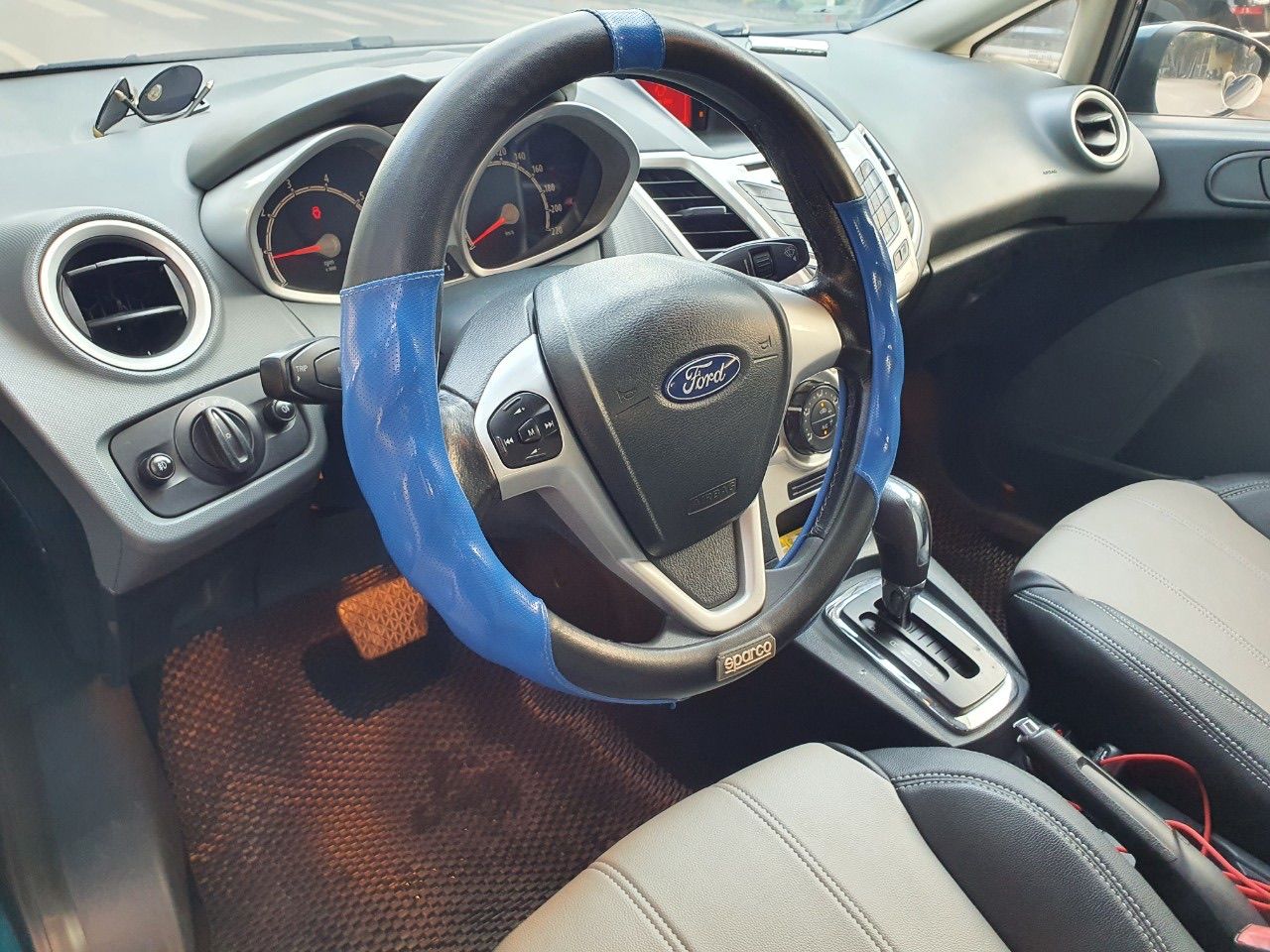 Ford Fiesta 2010 - Nhập khẩu, số tự động cần bán