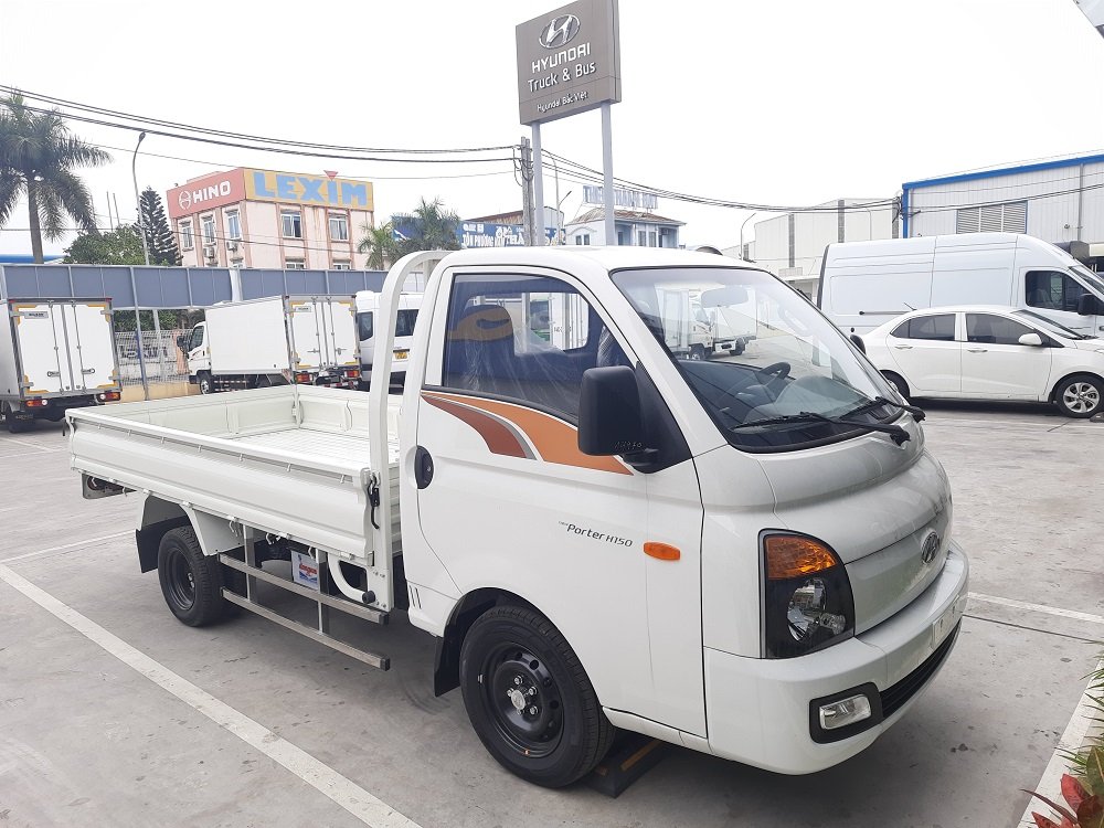 Hyundai Porter 2022 - Bán xe tải thùng lửng Hyundai 1,55 tấn màu trắng, màu xanh, model 2023, sẵn xe giao ngay giá tốt