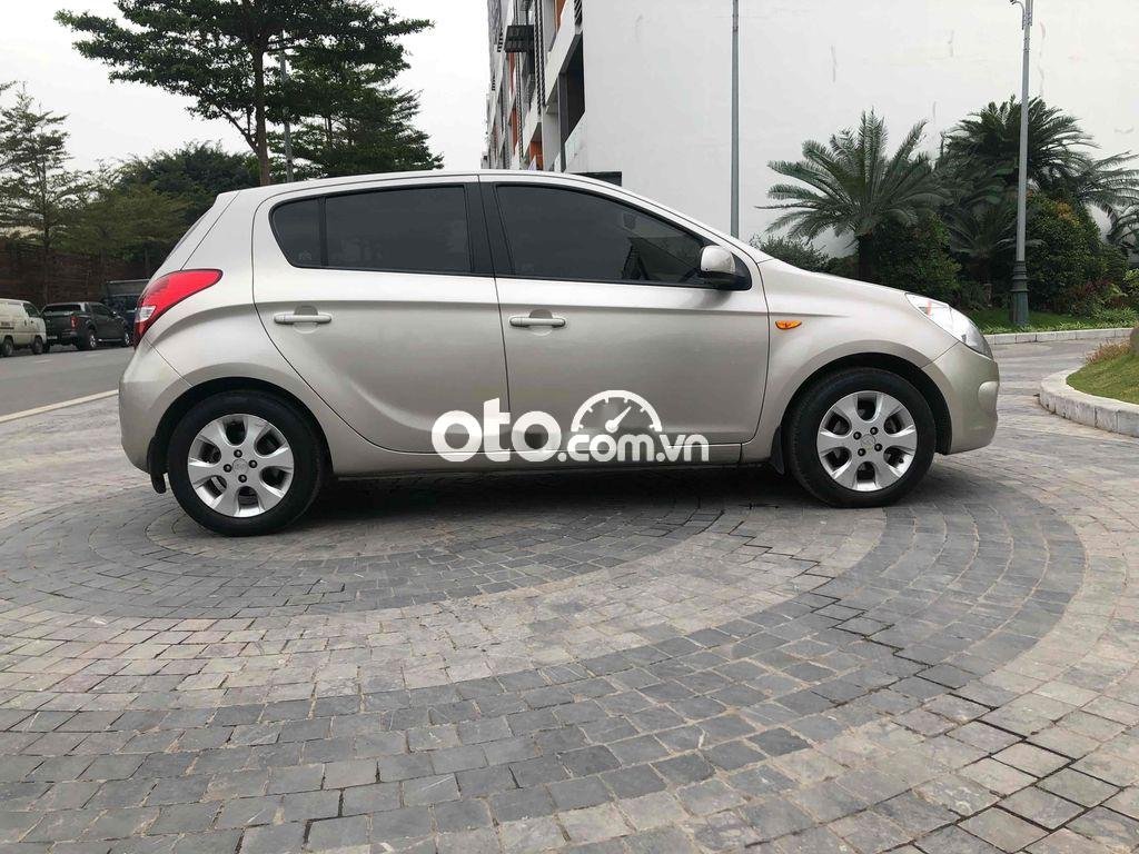 Hyundai i20 BÁN XE HUYN DAI  SX 2011 STỰ ĐỘNG MÀU VÀNG CÁT 2011 - BÁN XE HUYN DAI i20 SX 2011 STỰ ĐỘNG MÀU VÀNG CÁT