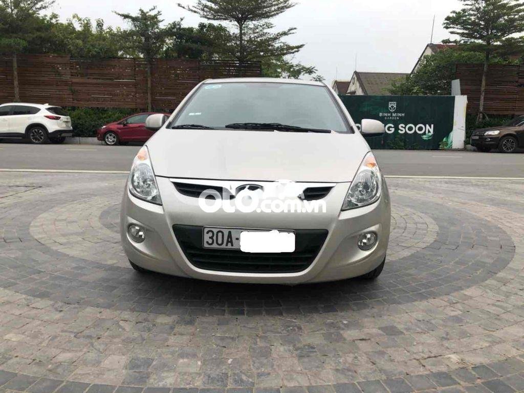 Hyundai i20 BÁN XE HUYN DAI  SX 2011 STỰ ĐỘNG MÀU VÀNG CÁT 2011 - BÁN XE HUYN DAI i20 SX 2011 STỰ ĐỘNG MÀU VÀNG CÁT