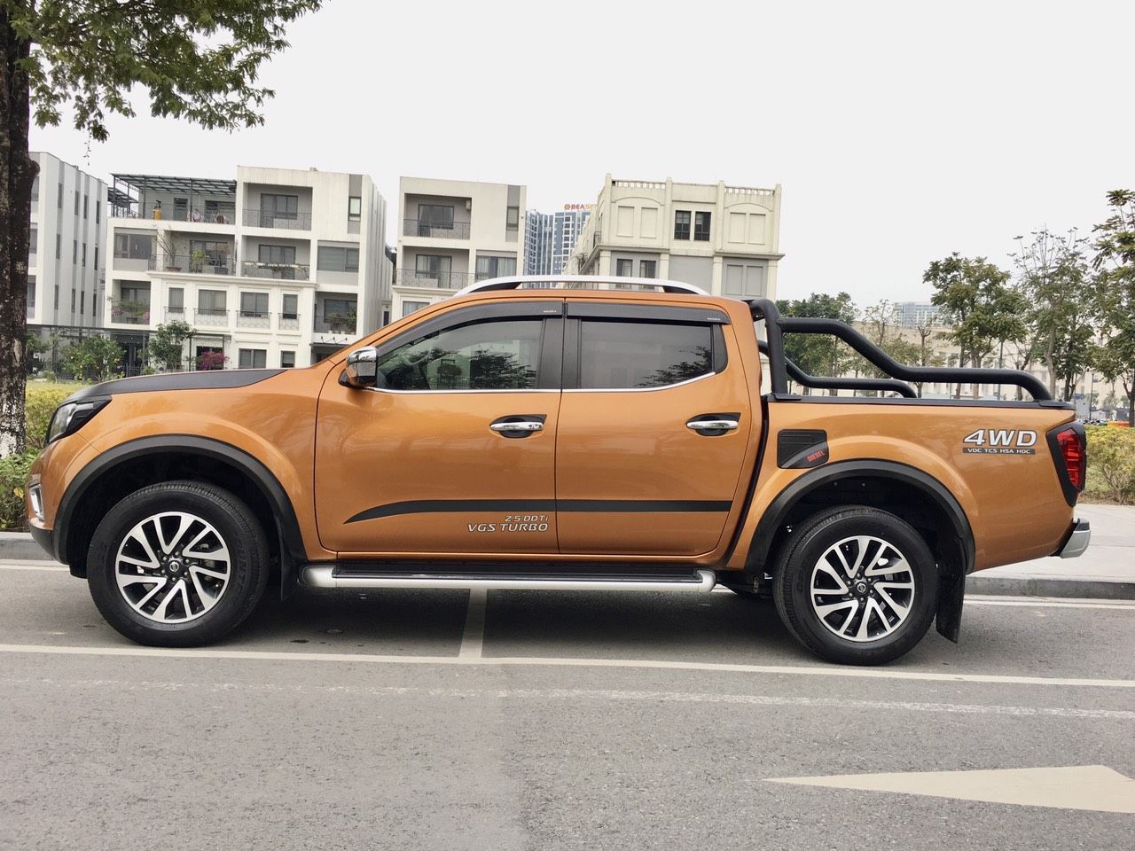 Nissan Navara 2020 - Xe màu nâu