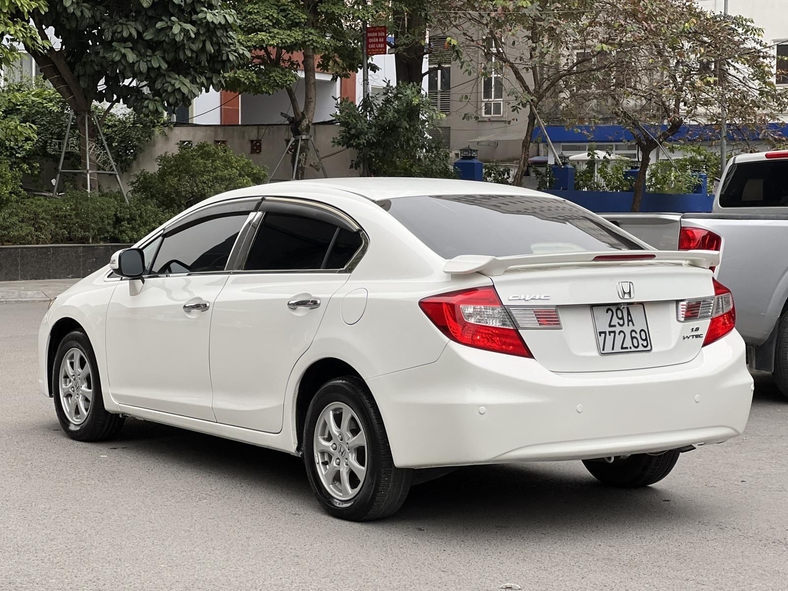 Honda Civic 2013 - Màu trắng, đăng ký lần đầu 2013