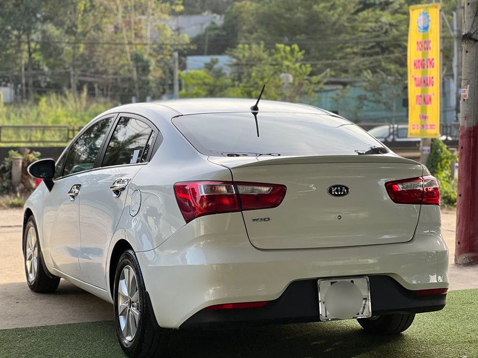 Kia Rio 2017 - Xe màu trắng