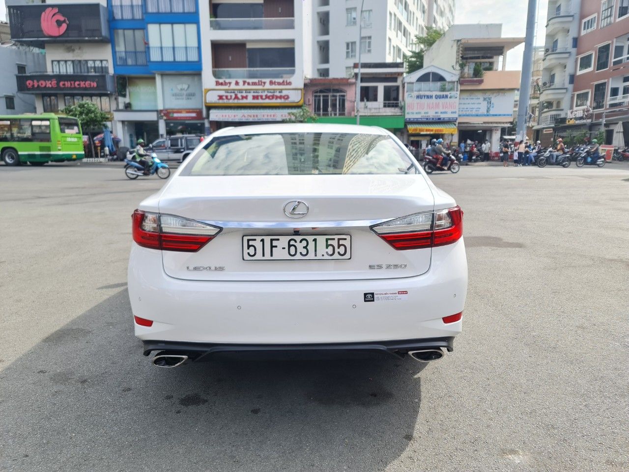 Lexus ES 250 2017 - Xe nhà trùm mền không chạy còn mới tinh, một đời chủ, toàn bộ còn zin theo xe. Xem thích ngay