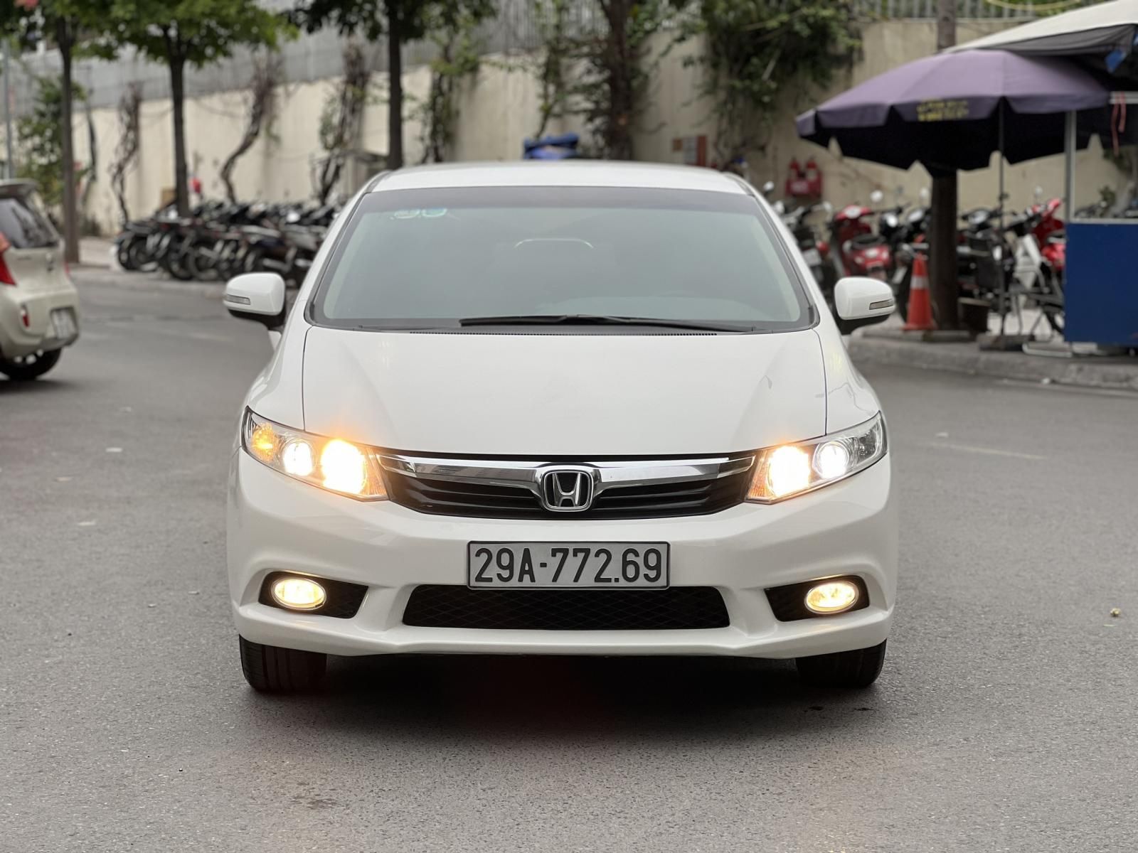 Honda Civic 2013 - Màu trắng, đăng ký lần đầu 2013