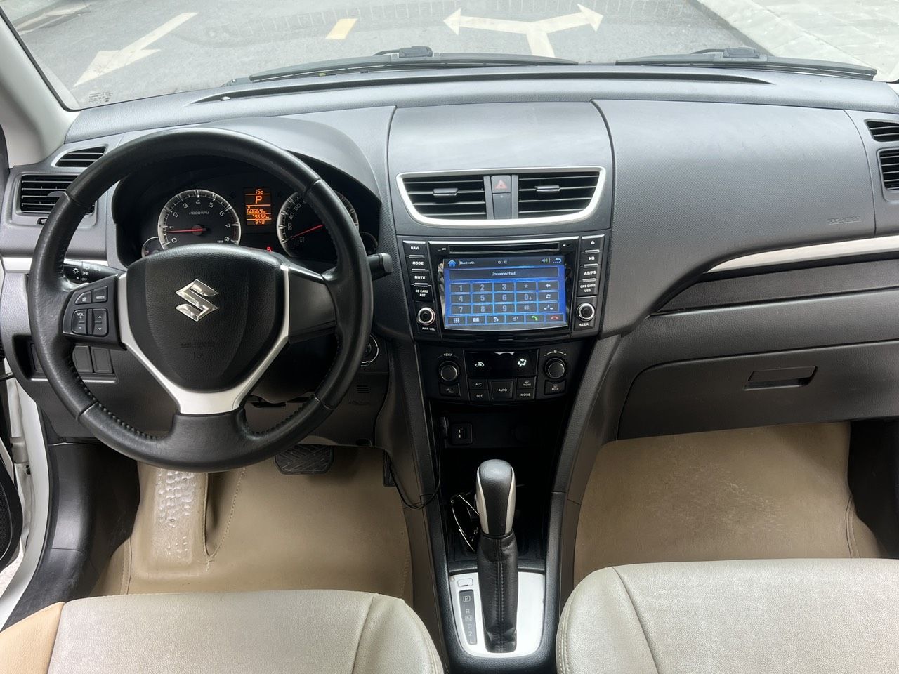 Suzuki Swift 2015 - Xe đẹp, trang bị full Options, giá tốt thương lượng