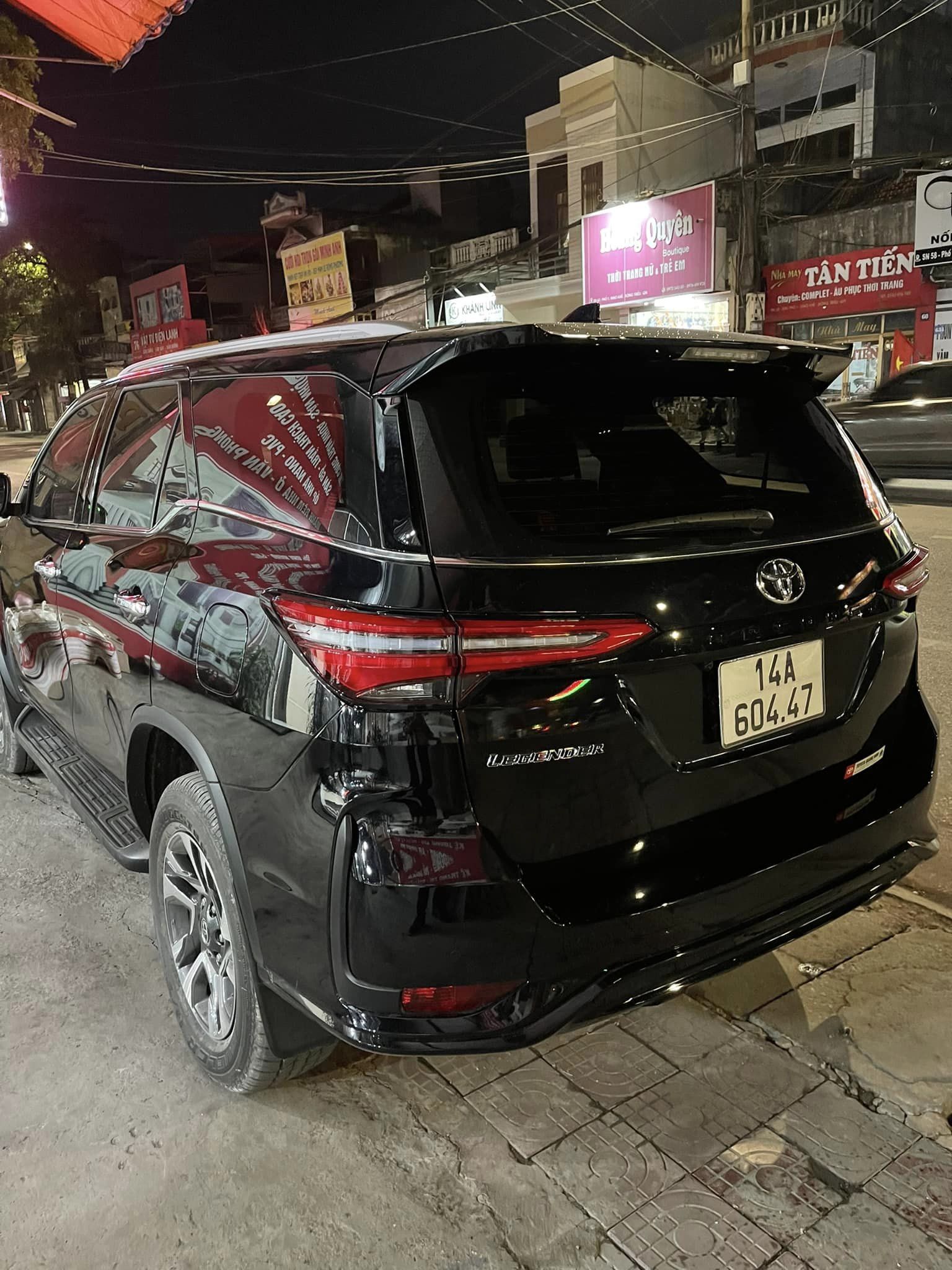 Toyota Fortuner 2021 - Màu đen chính chủ