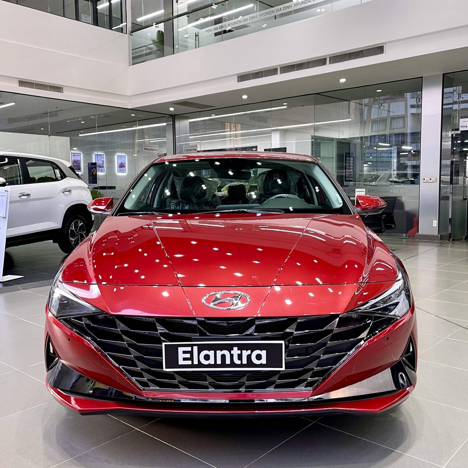 Hyundai Elantra 2022 - Giảm ngay 44tr + Full phụ kiện + trả trước chỉ từ 195tr nhận xe về ngay