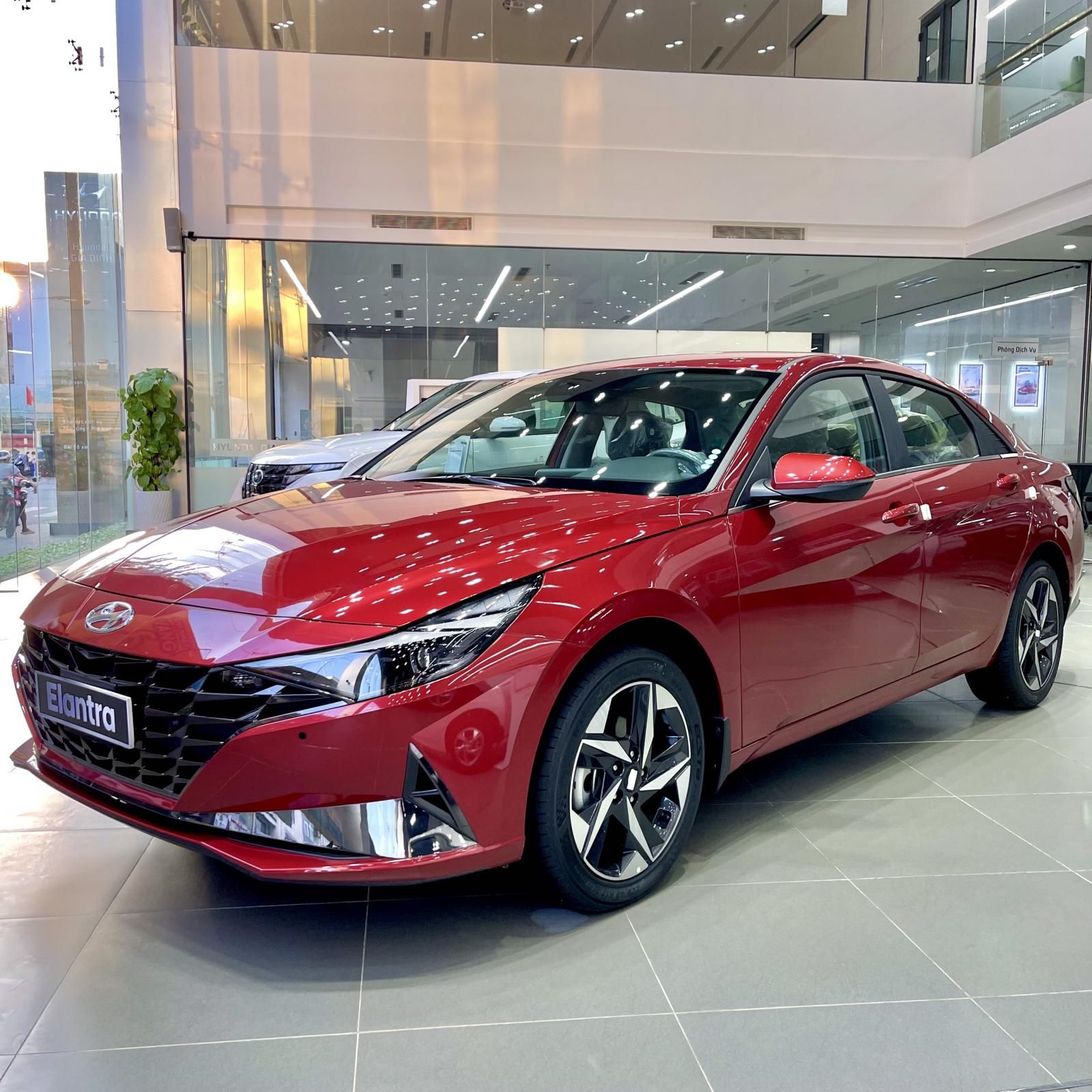 Hyundai Elantra 2022 - Giảm ngay 44tr + Full phụ kiện + trả trước chỉ từ 195tr nhận xe về ngay