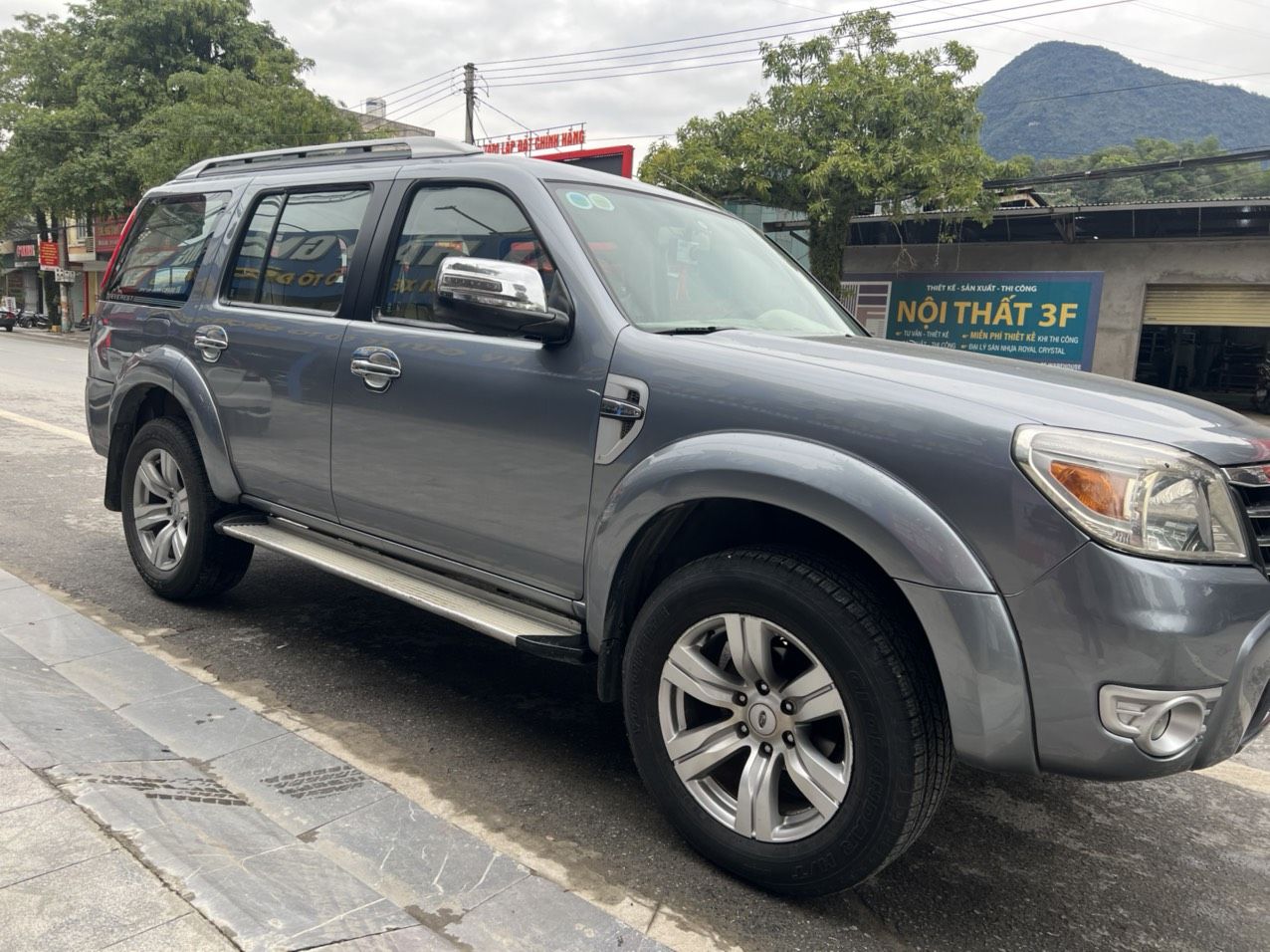 Ford Everest 2010 - Màu xám, giá 368tr