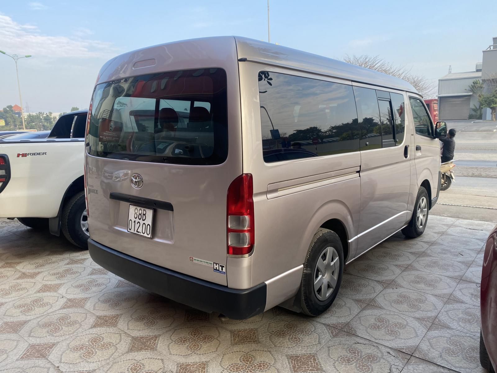 Toyota Hiace 2006 - Cần bán xe sản xuất năm 2006, giá cực tốt