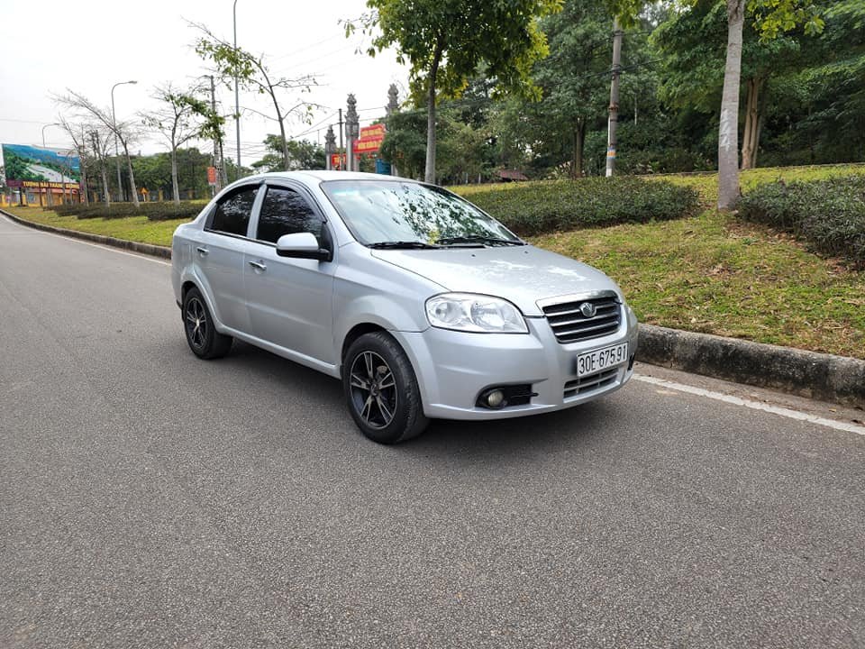 Daewoo Gentra 2009 - Màu bạc số sàn