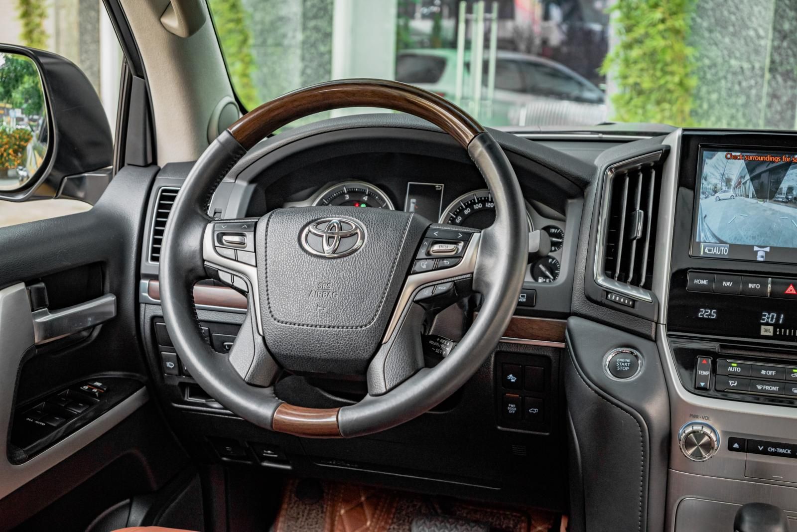 Toyota Land Cruiser 2018 - Phiên bản nhập Trung Đông, full kịch option