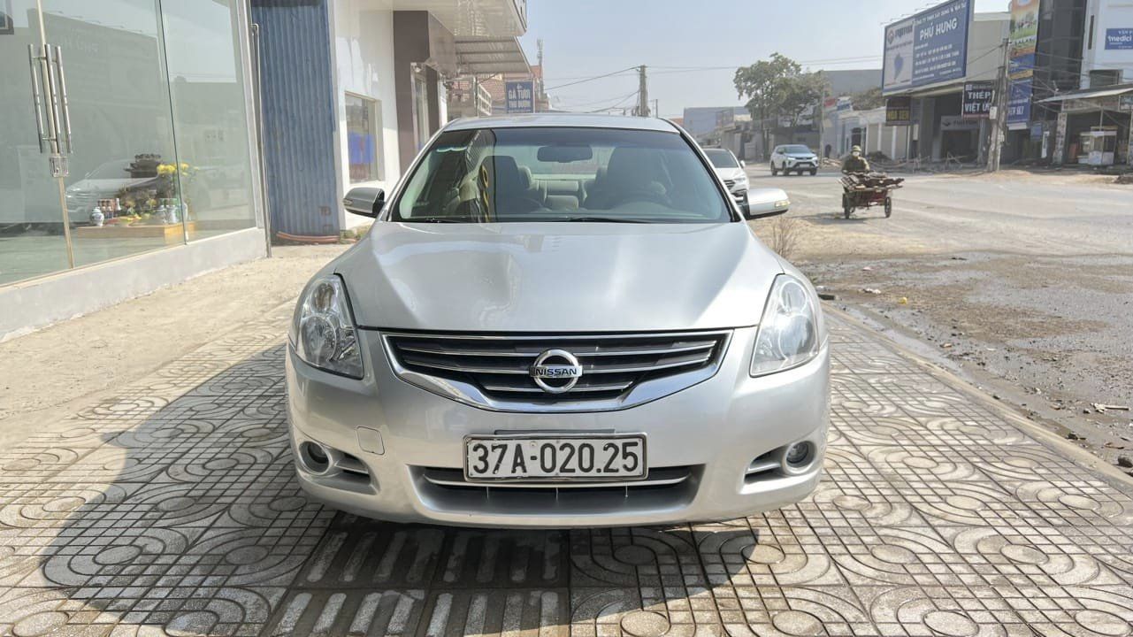 Nissan Altima 2009 - Màu bạc, nhập khẩu, 296 triệu