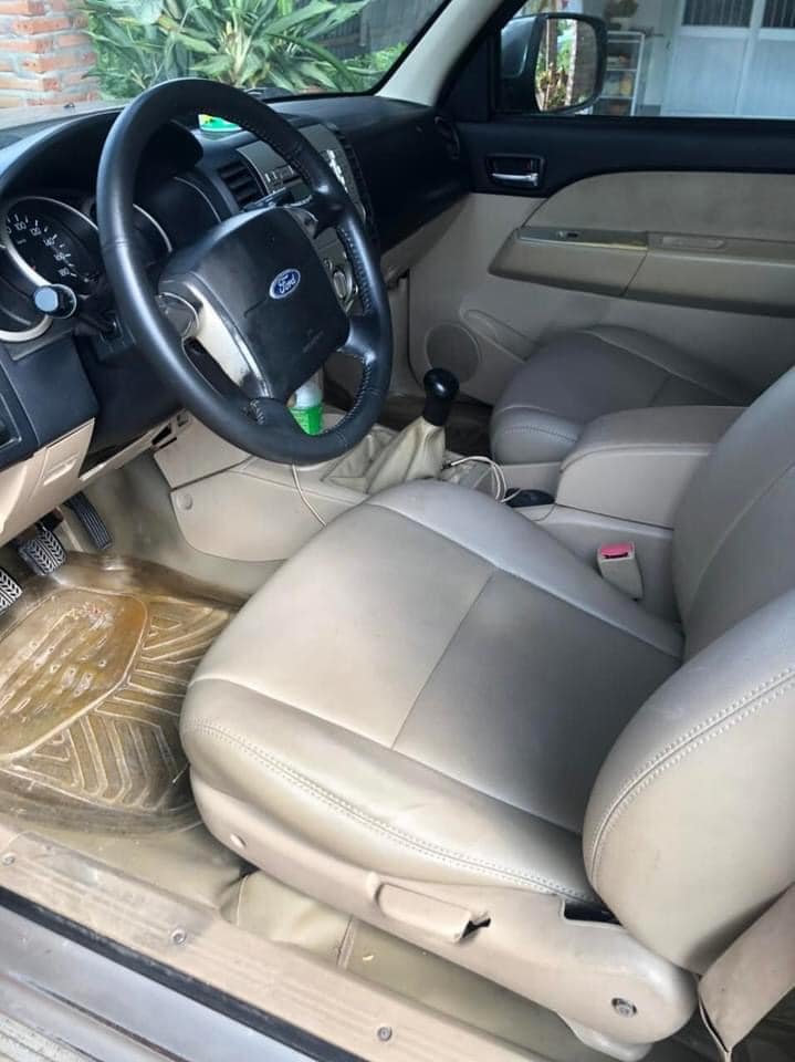 Ford Everest 2009 - Xe màu bạc