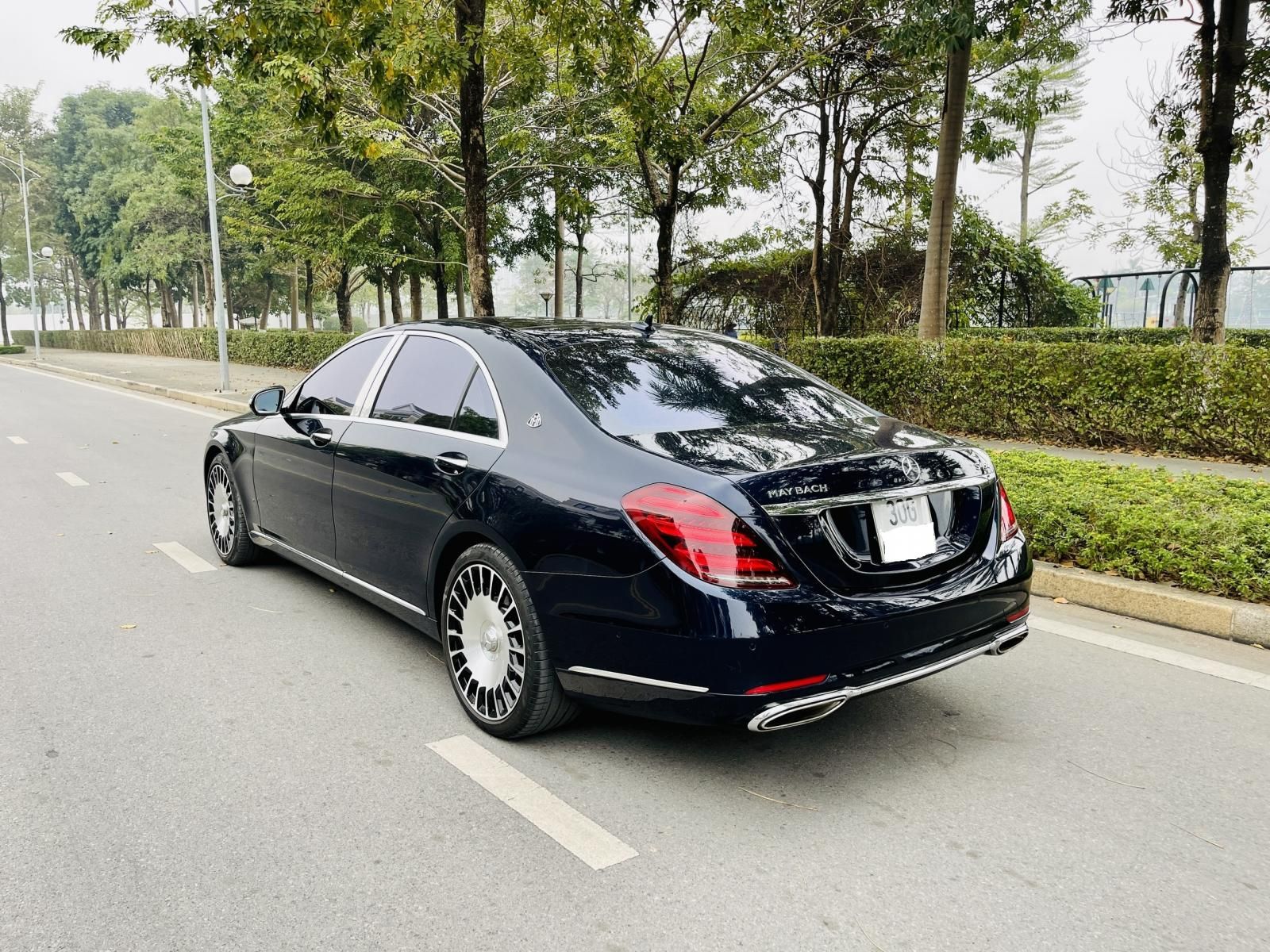 Mercedes-Benz 2019 - Màu xanh, nội thất kem