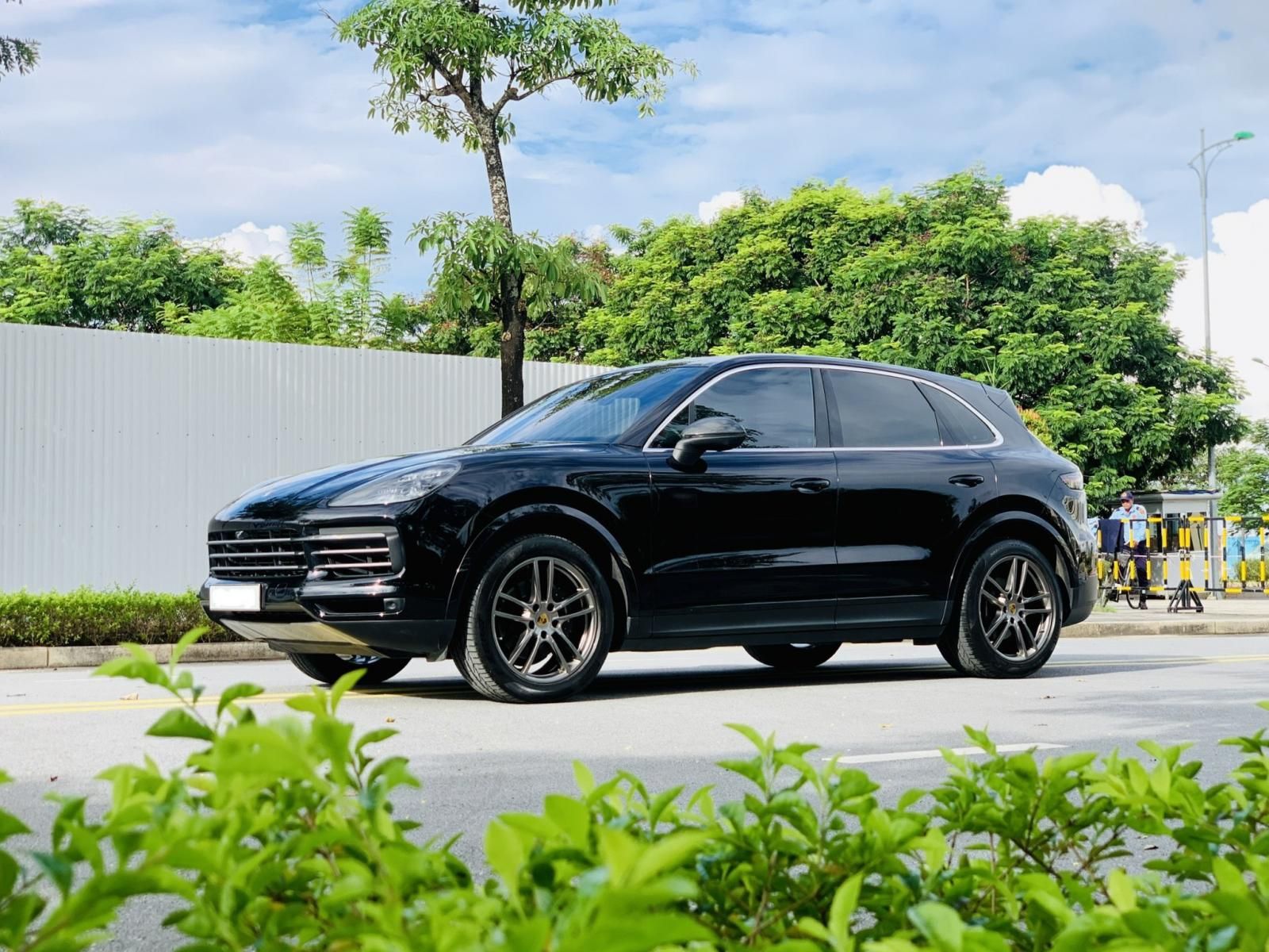 Porsche Cayenne 2018 - Đen, nội thất kem