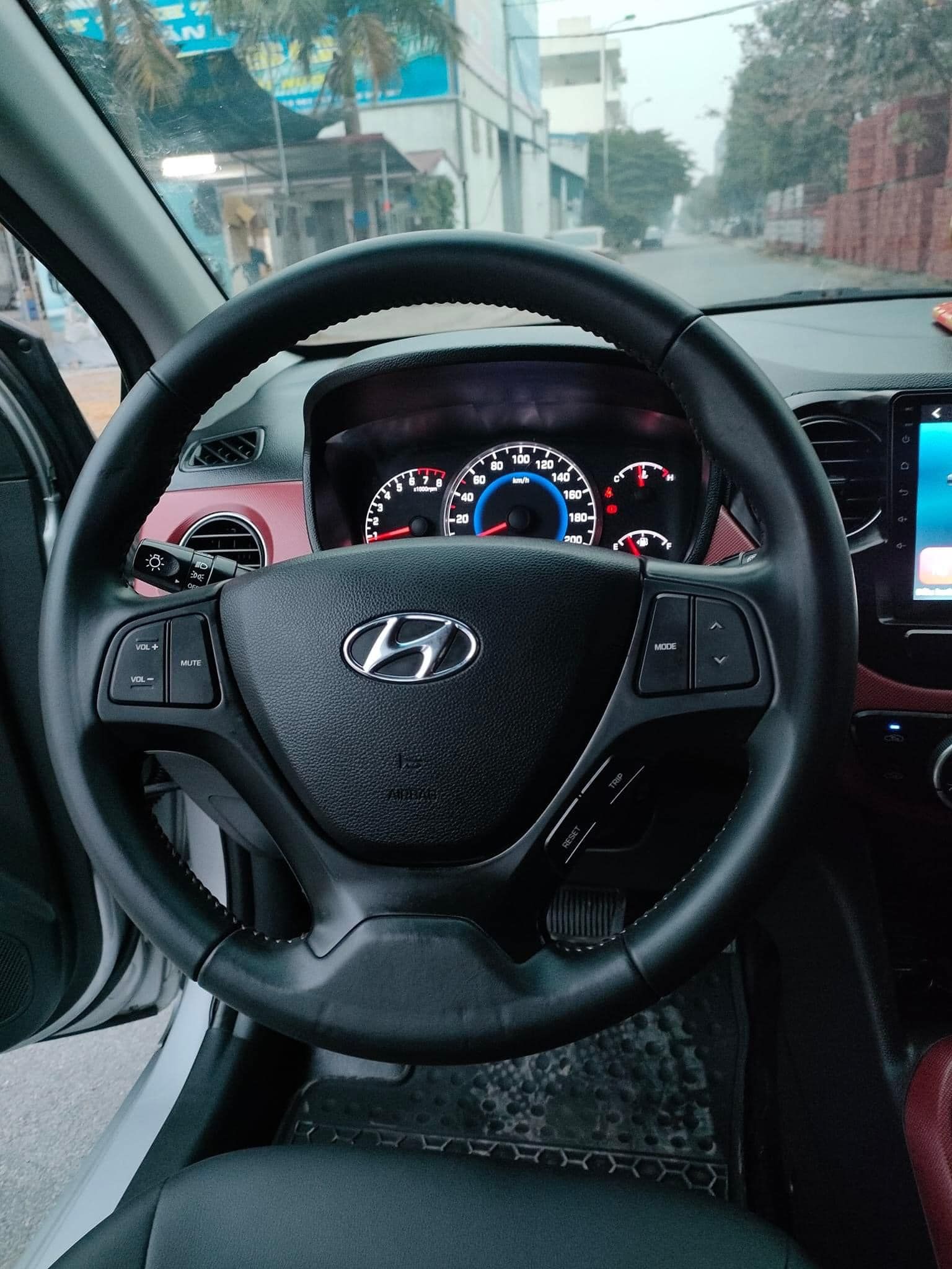 Hyundai Grand i10 2015 - Nhập khẩu bản đủ