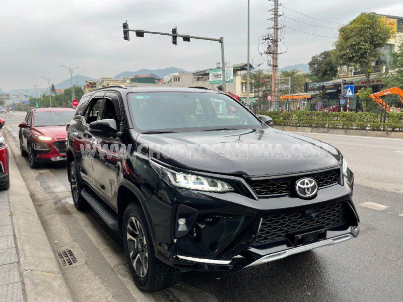 Toyota Fortuner 2021 - Màu đen, số tự động