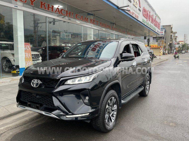 Toyota Fortuner 2021 - Màu đen, số tự động