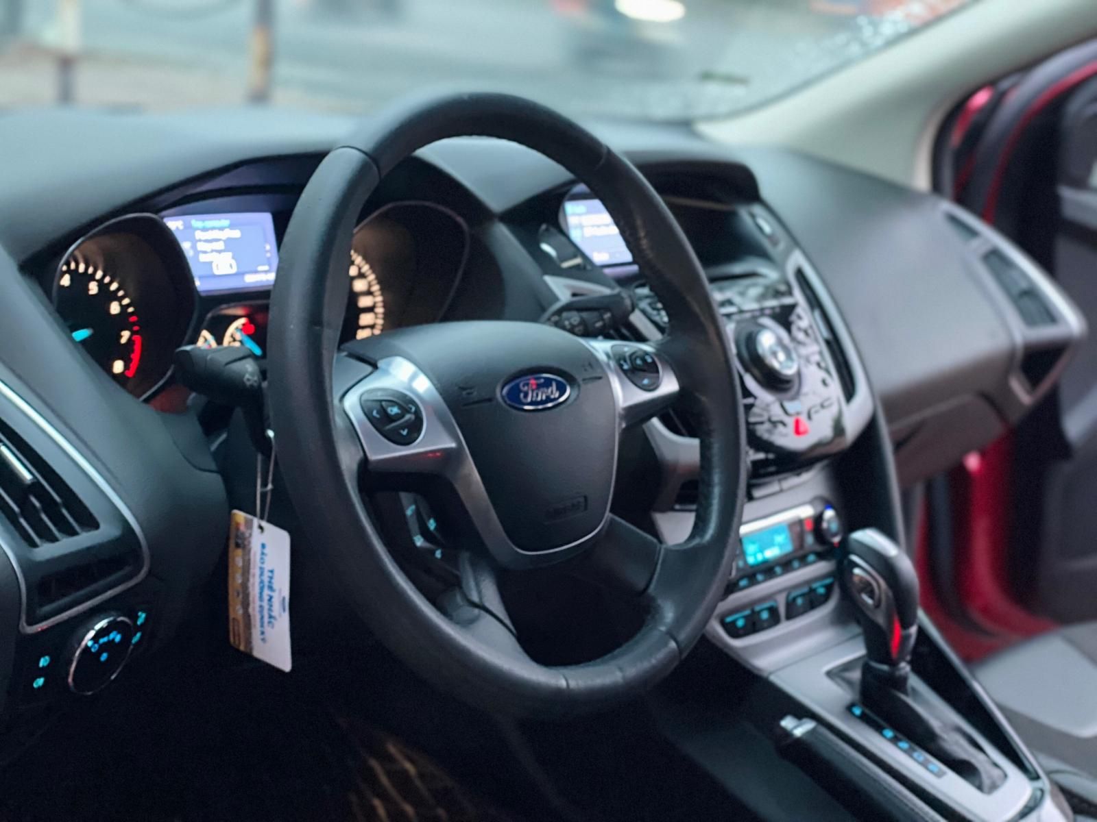 Ford Focus 2015 - Cần bán xe giá tốt 465tr