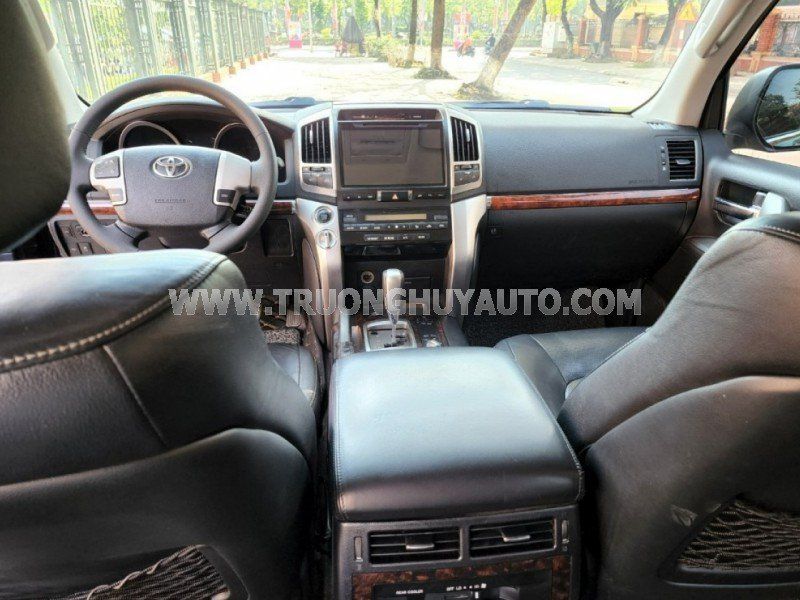 Toyota Land Cruiser 2012 - Màu đen, nhập khẩu nguyên chiếc