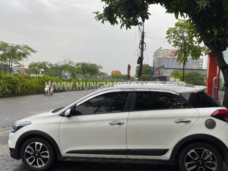 Hyundai i20 Active 2016 - Màu trắng, xe nhập