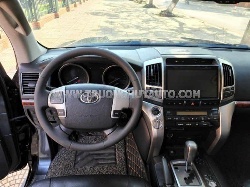 Toyota Land Cruiser 2012 - Màu đen, nhập khẩu nguyên chiếc