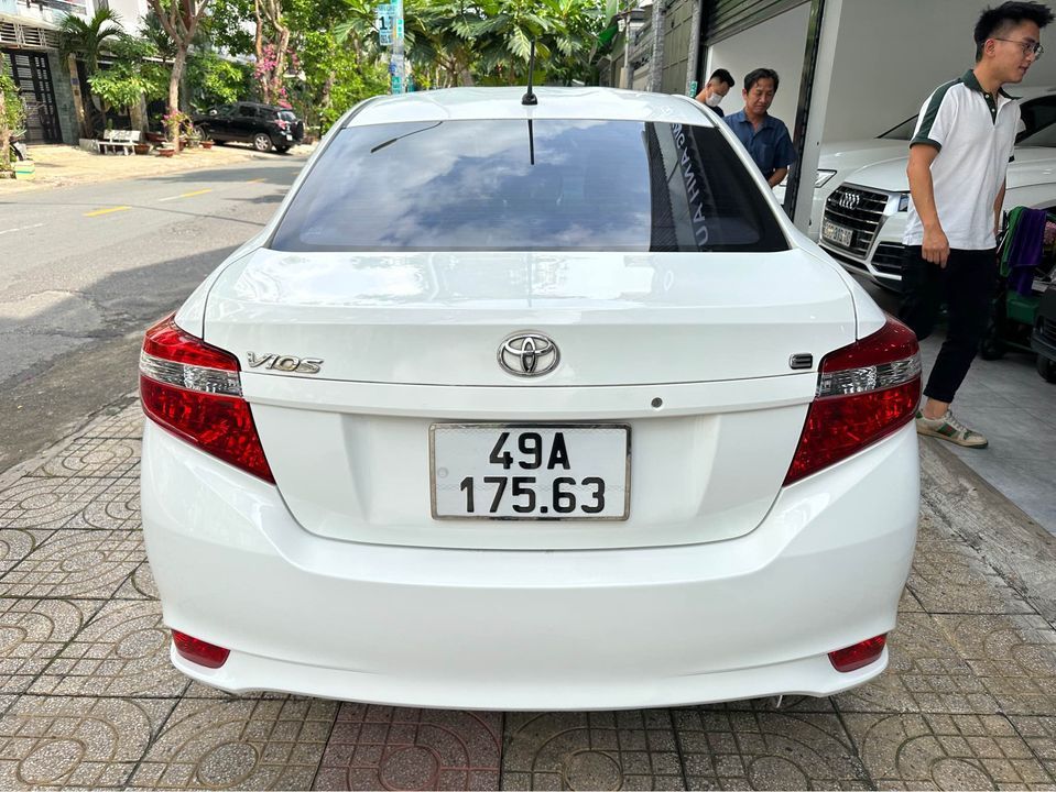 Toyota Vios 2017 - Màu trắng số sàn, 305 triệu