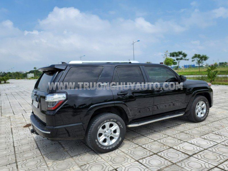 Toyota 4 Runner 2015 - Màu đen, nhập khẩu