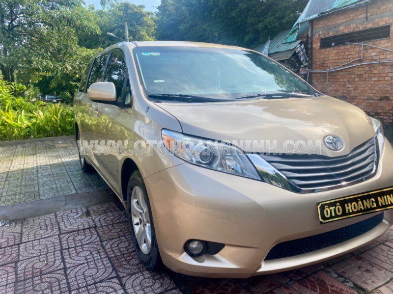 Toyota Sienna 2010 - Màu ghi vàng, nội thất kem