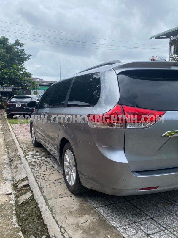 Toyota Sienna 2011 - Sơn zin cả xe - Chất xe cực đẹp