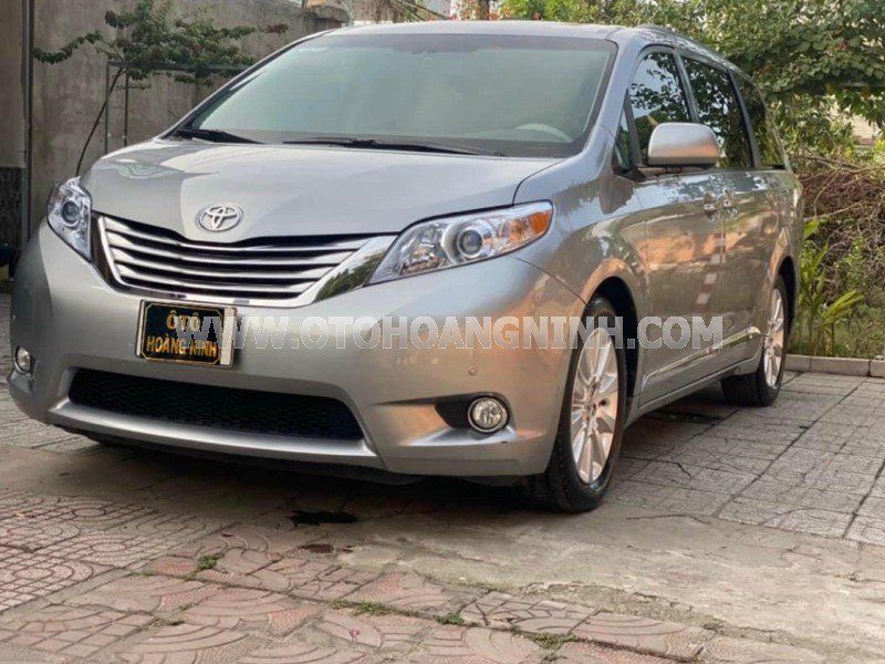 Toyota Sienna 2011 - Sơn zin cả xe