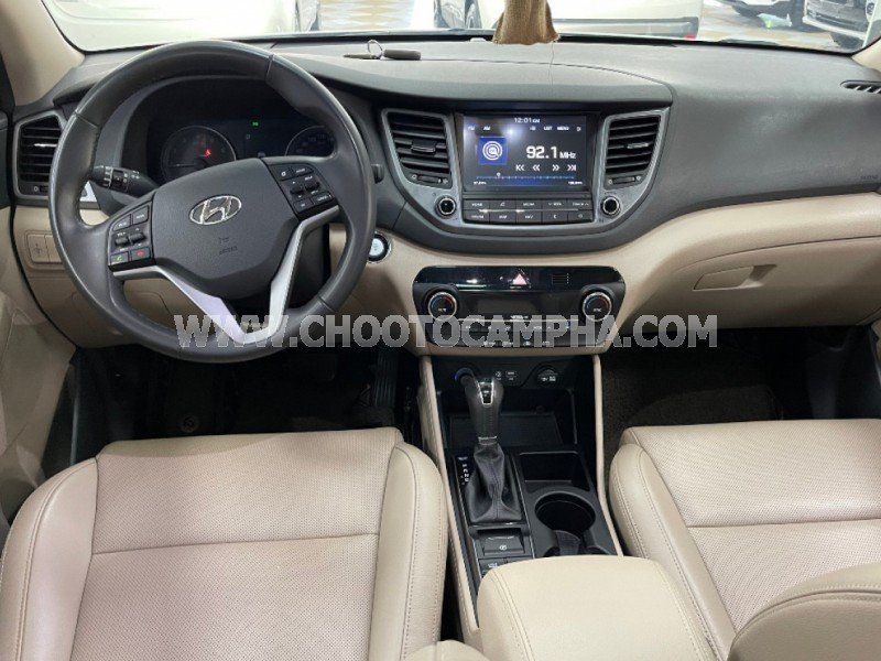 Hyundai Tucson 2018 - Màu trắng số tự động