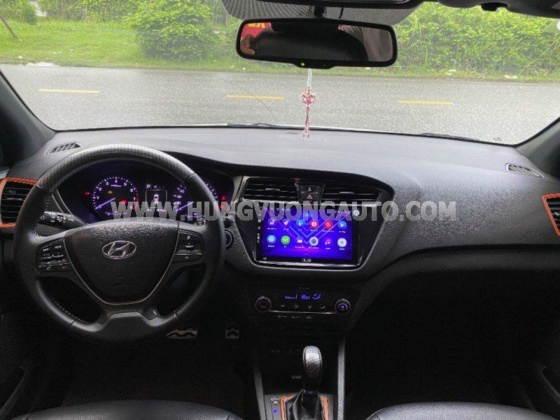 Hyundai i20 Active 2016 - Màu trắng, xe nhập