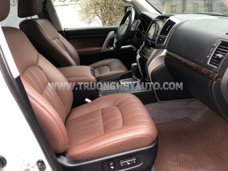 Toyota Land Cruiser 2013 - Màu trắng, xe nhập