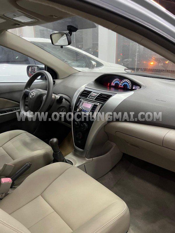 Toyota Vios 2012 - Xe màu bạc