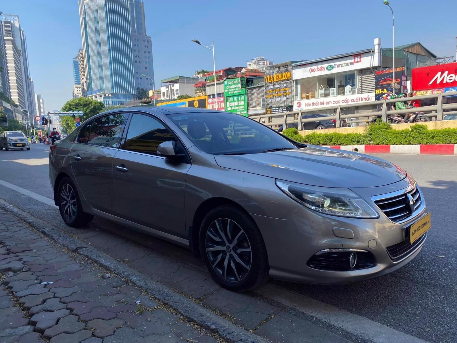 Renault Latitude 2015 - Màu xám, nhập khẩu