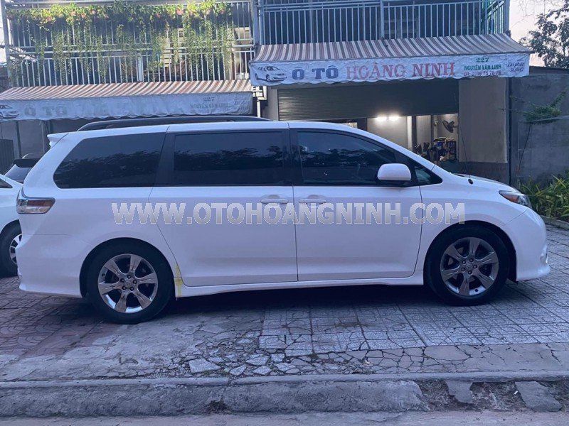 Toyota Sienna 2011 - Màu trắng số tự động