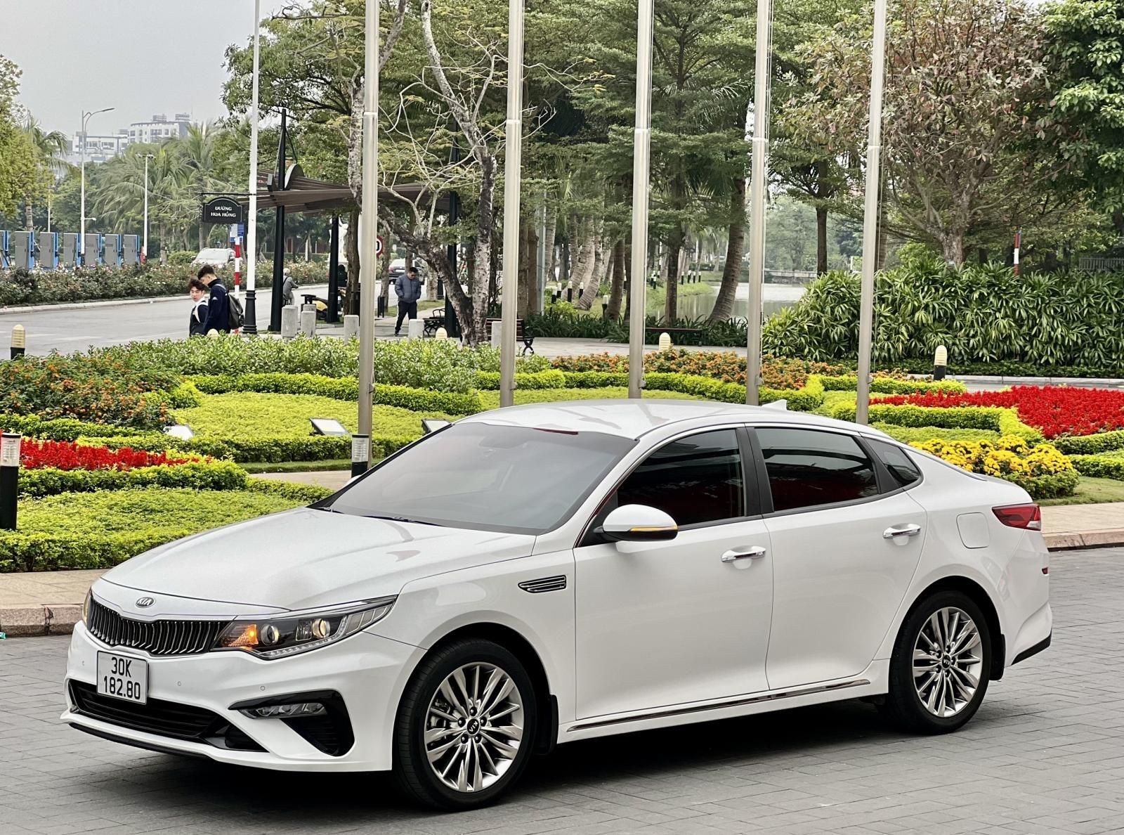 Kia Optima 2020 - Màu trắng giá cạnh tranh