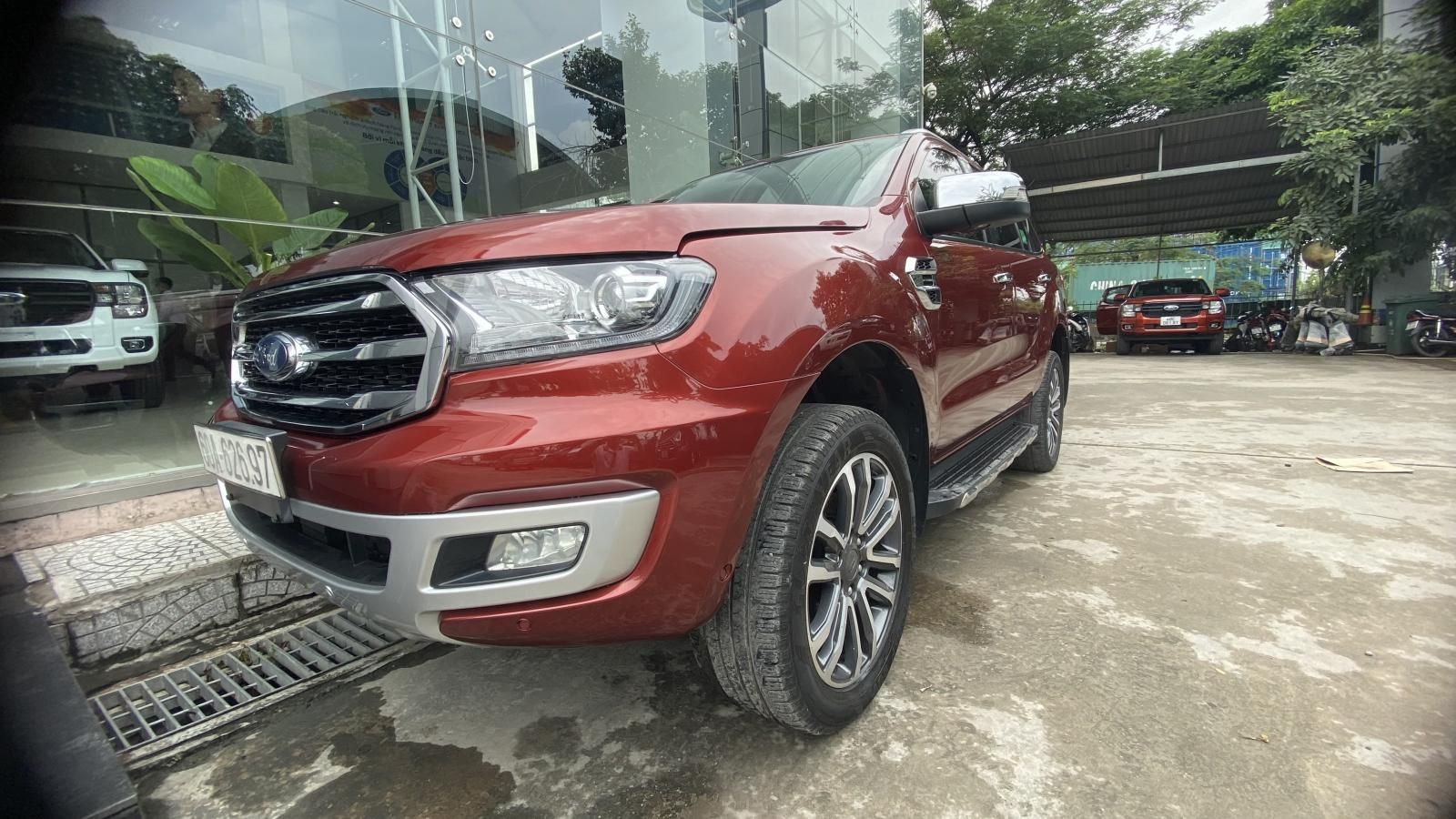 Ford Everest 2019 - Màu đỏ