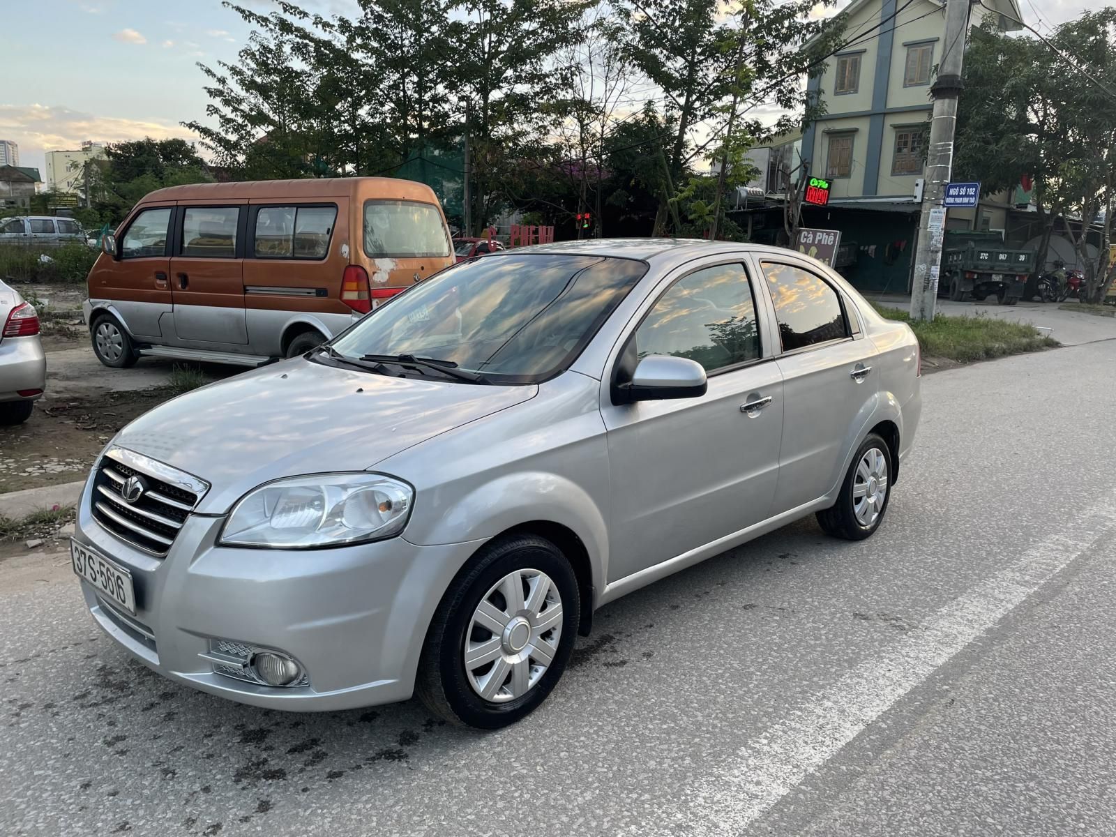 Daewoo Gentra 2009 - Xe gia đình từ đầu