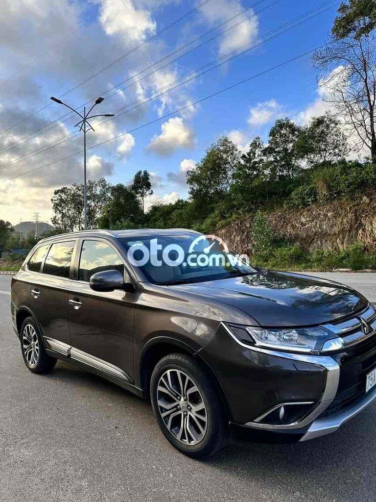 Mitsubishi Outlander Cần bán xe  2018 2018 - Cần bán xe outlander 2018