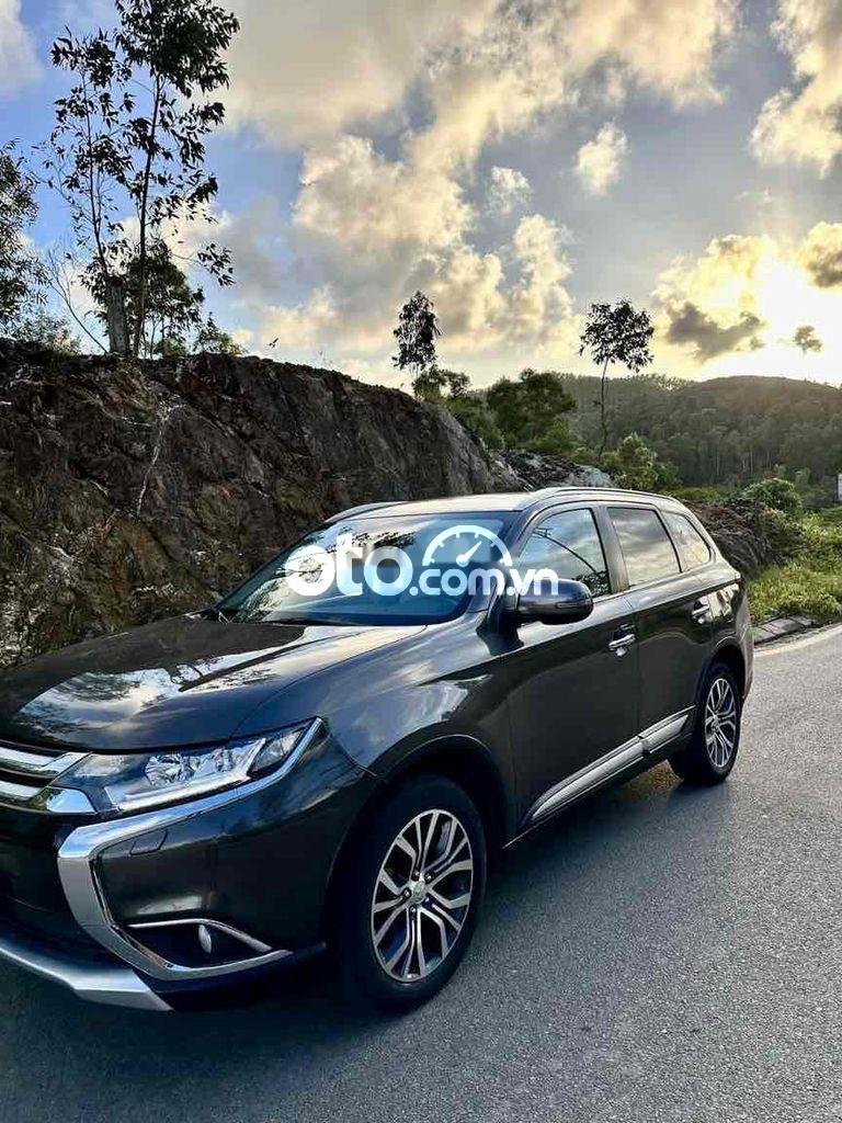 Mitsubishi Outlander Cần bán xe  2018 2018 - Cần bán xe outlander 2018