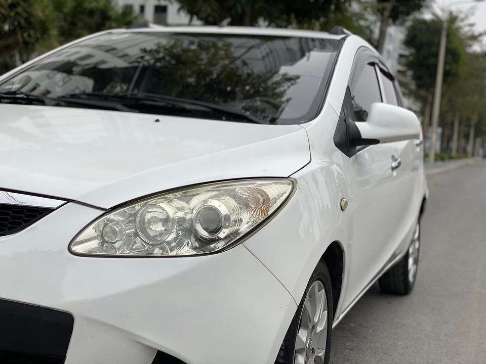 Haima 2012 - Xe màu trắng