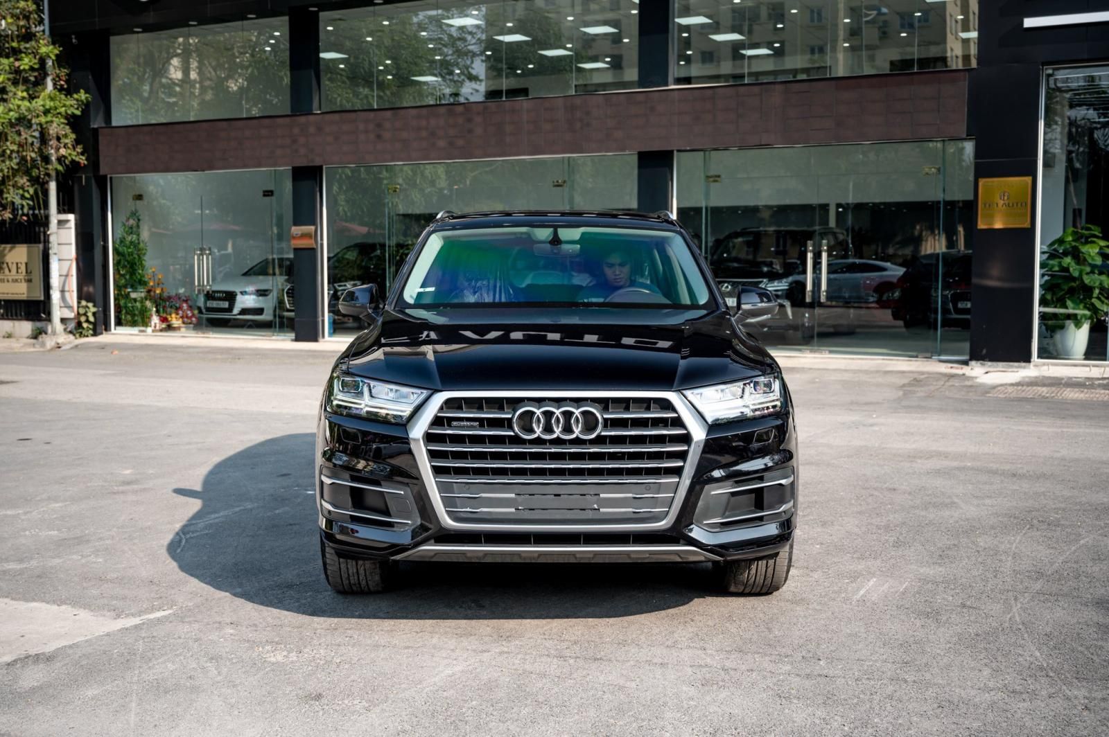 Audi Q7 2018 - Nội thất còn khá mới, máy móc zin 100%