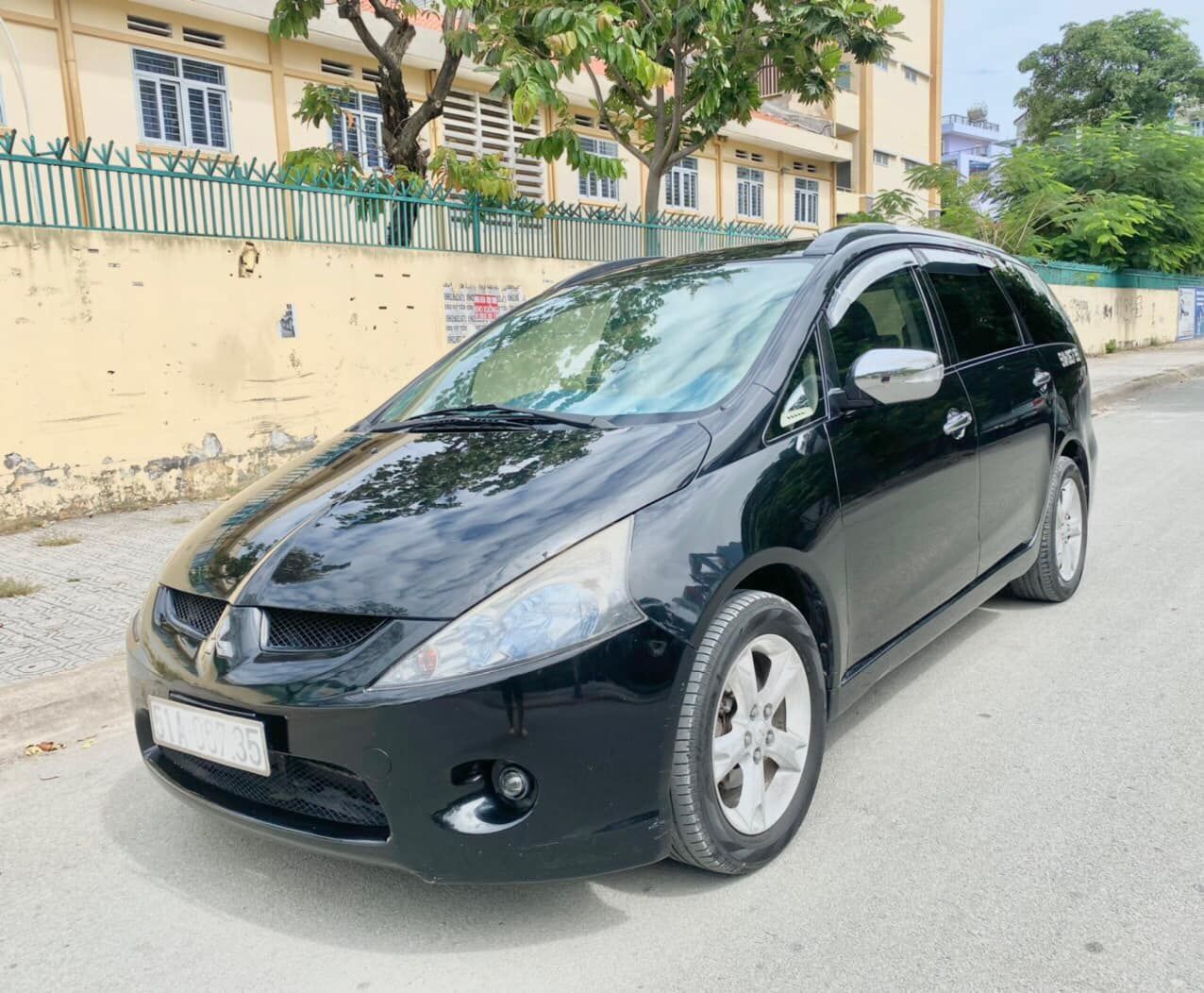 Mitsubishi Grandis 2009 - Màu đen xe gia đình, giá cực tốt