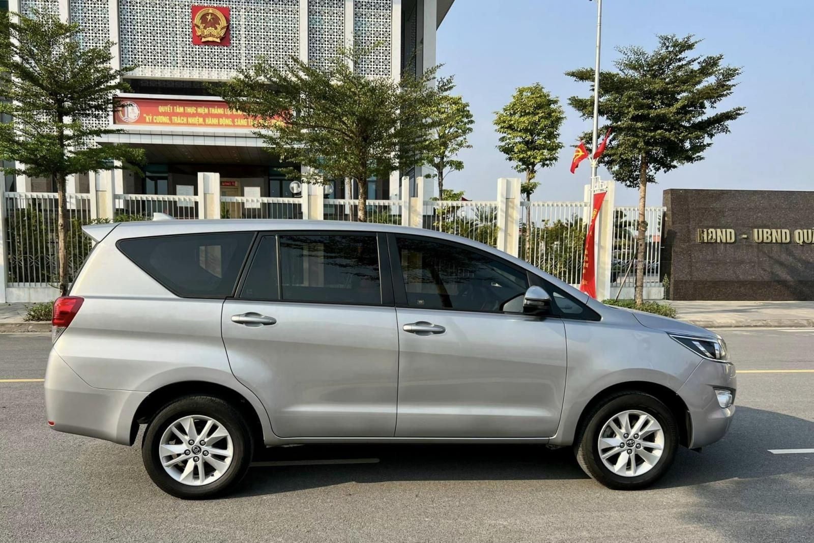 Toyota Innova 2018 - Màu bạc, số tự động