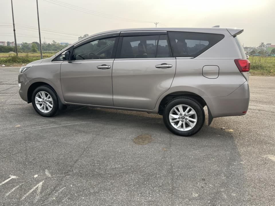 Toyota Innova 2018 - Màu xám, số sàn